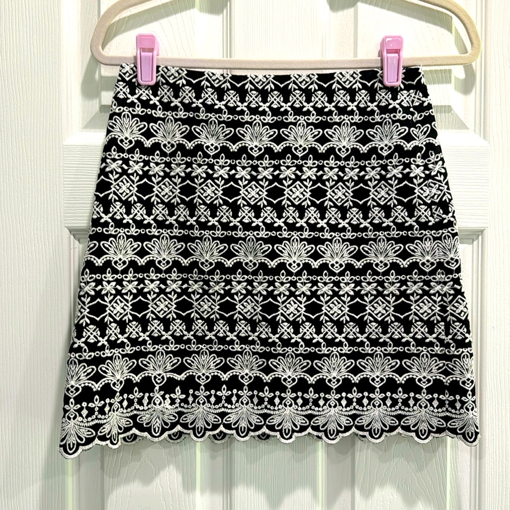 Ann Taylor LOFT embroidered skirt with scallop edge.